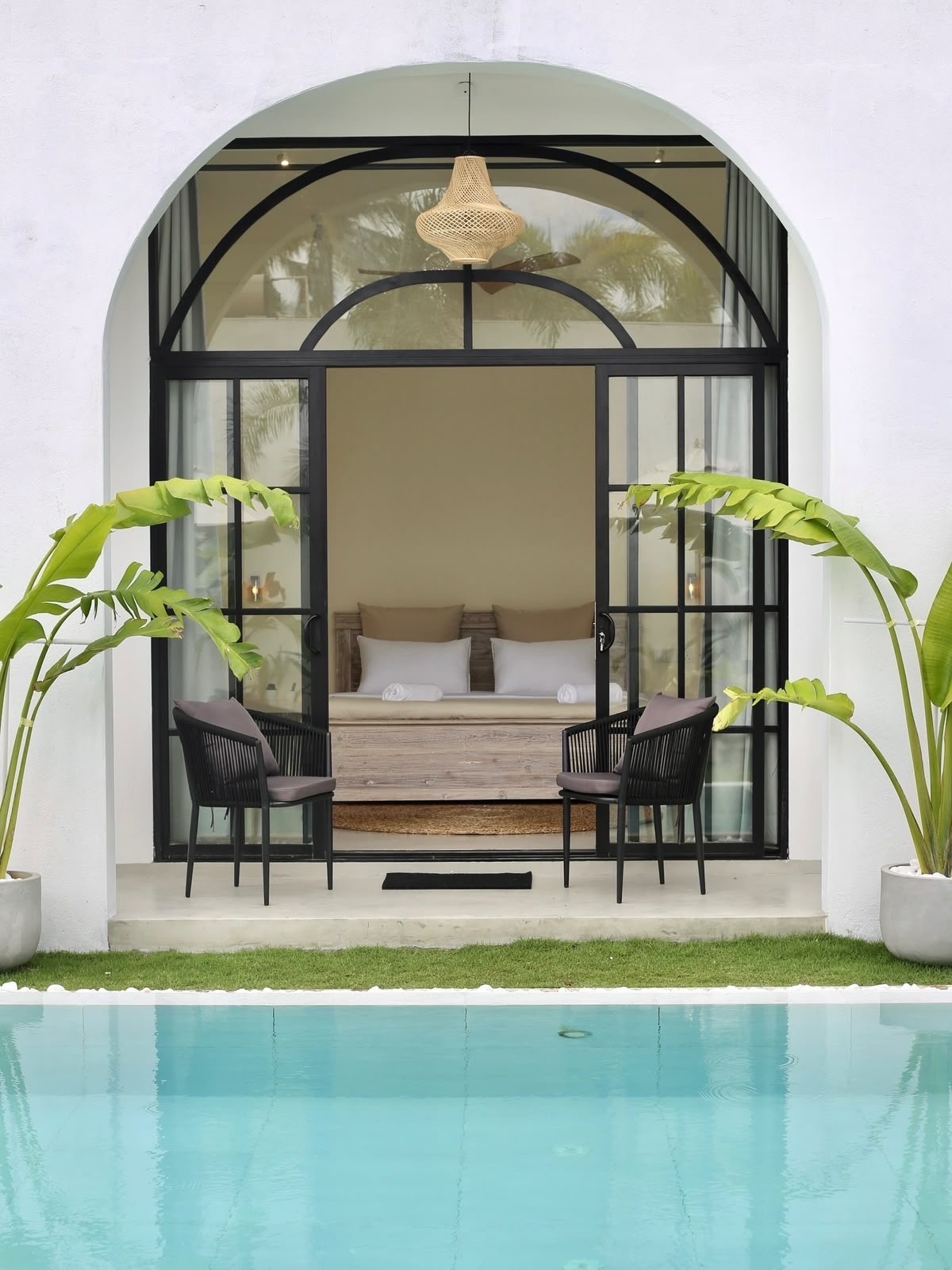 Seating nook in the doorway facing the pool